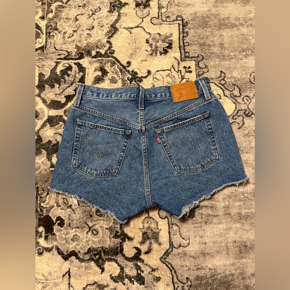 501® ORIGINAL FIT HIGH RISE WOMEN'S SHORTS - Picture 2 of 4